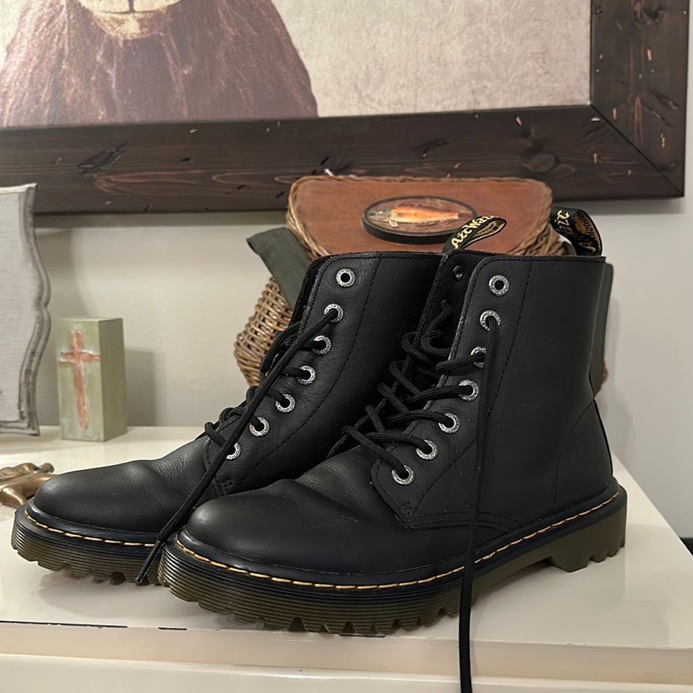 Dr. Martens Women